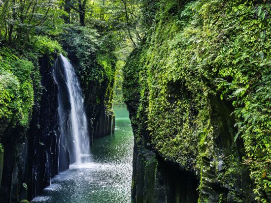福岡発高千穂日帰りバスツアー 上色見熊野座神社＋荒立神社＋高千穂峡など 高千穂あまてらす鉄道の絶景旅＜昼食付＞