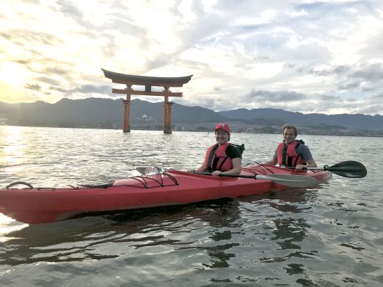 カヤックツアー　厳島神社や瀬戸内海の島々など、カヤックで海の上から観光！＜宮島＞by SUP宮島