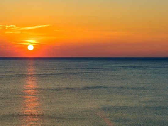 Generic_Sunset_pixta_69763012_M