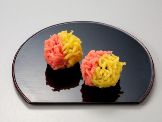 和菓子作り体験　創業130年の老舗和菓子店「越山甘清堂」で体験！近江町市場から徒歩5分！お抹茶付プランあり＜月・木・土／金沢市＞