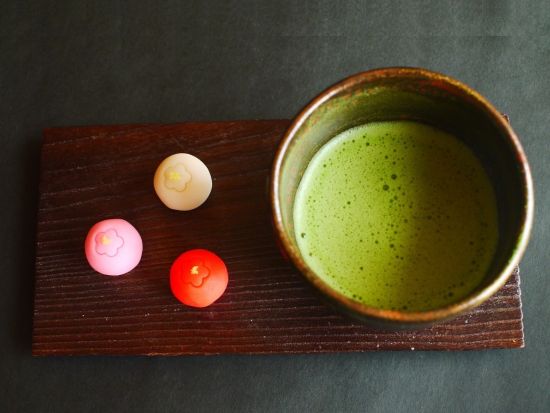 和菓子作り体験　創業130年の老舗和菓子店「越山甘清堂」で体験！近江町市場から徒歩5分！お抹茶付プランあり＜月・木・土／金沢市＞