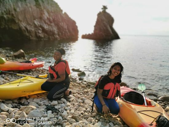 【愛犬連れOK】シーカヤック体験 ペットと一緒に透明度の高い浦富海岸の海を満喫＜4月〜10月／岩美駅からの送迎無料／岩美＞by 鳥取県自然体験塾