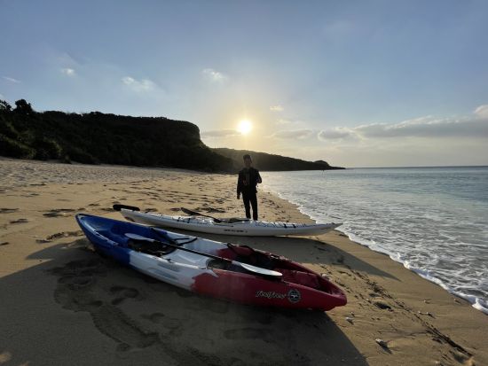 サンライズ カヤック体験 神の島と呼ばれる浜比嘉島に昇る朝日を海上から鑑賞！沖縄の海で最高の朝活ツアー＜うるま市＞