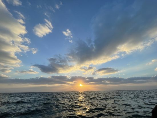 サンライズ カヤック体験 神の島と呼ばれる浜比嘉島に昇る朝日を海上から鑑賞！沖縄の海で最高の朝活ツアー＜うるま市＞