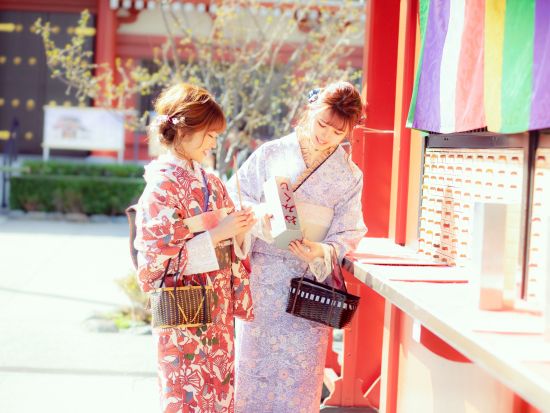 着物レンタル 大人可愛いシンプル着物からレトロモダンなアンティーク着物まで！はんなり優雅な装いで古都散策♪＜京都駅前店＞by VASARA