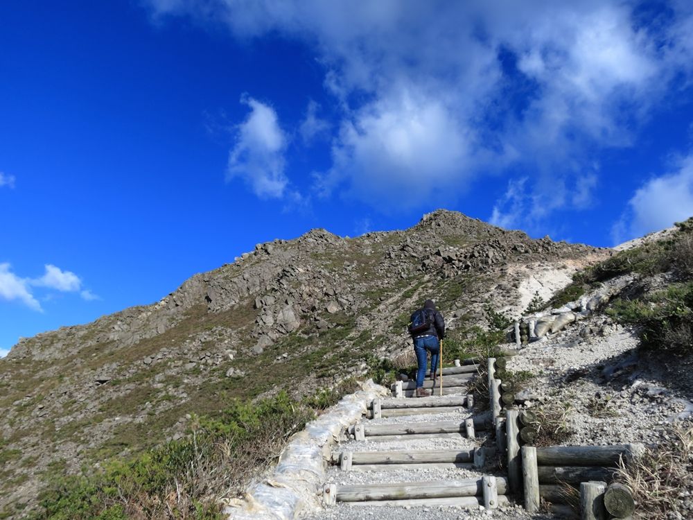 天上山トレッキングツアー 国立公園の特別保護地区で裏砂漠や不動池