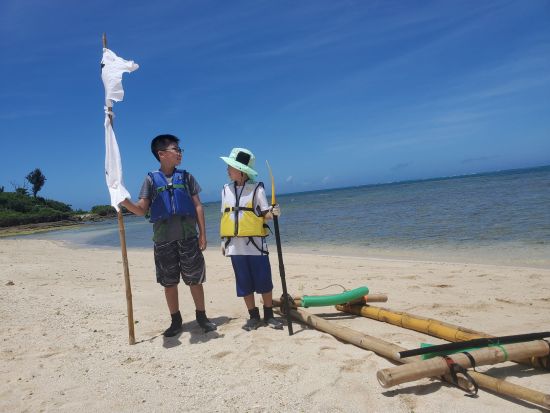 イカダ作り体験　ビーチの漂流物でイカダを手作りして、海に漕ぎ出そう！＜貸切／読谷村＞