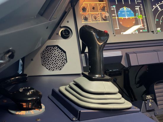 フライトシミュレーター 憧れのパイロット体験 世界中で大人気のエアバスを操縦！＜15分～90分／羽田空港第1ターミナル＞