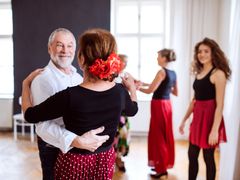 Generic_dance_lesson_pixta_54280070_M