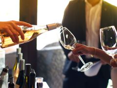 wine_shutterstock_1037934796