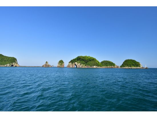 紀の松島めぐり遊覧船クルーズ 奇礁奇岩の景色を堪能するコース＜勝浦 観光桟橋発着＞