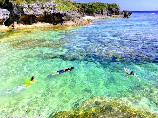 ガイドマップには載っていない場所へご案内！神秘の天然プール・洞窟・海など、7つを同時に味わえる「7つの冒険」コース＜5時間＞ by feel it