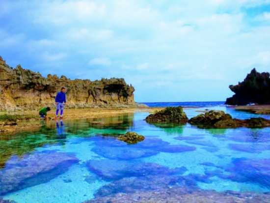 ガイドマップには載っていない場所へご案内！神秘の天然プール・洞窟・海など、7つを同時に味わえる「7つの冒険」コース＜5時間＞ by feel it