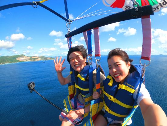 北部パラセーリング　沖縄最長パラセールロープ200ｍ！沖縄一のパラセール老舗店・実績＆利用者数NO.1！4Kカメラ・GoPro空撮無料写真プレゼント＜本部町発＞