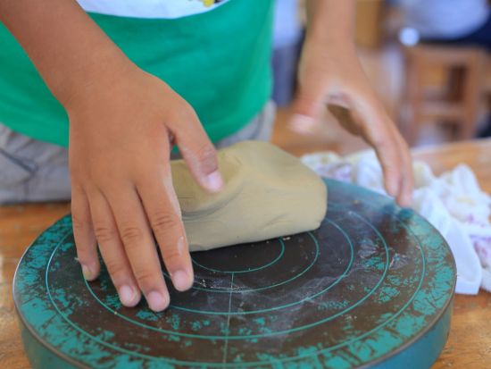 手びねり陶芸体験　旅の思い出に自分専用の陶器作りに挑戦 小さなお子様も参加可能！＜1時間～／月夜野焼 祐太郎窯／みなかみ＞