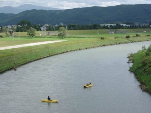 空知川ダッキーカヌー 2人乗りカヌーでゆったり川下り  安全性の高いカヌーで初心者も大歓迎！＜4～11月／市内送迎可／富良野市＞byレジャーガイド 遊び屋 