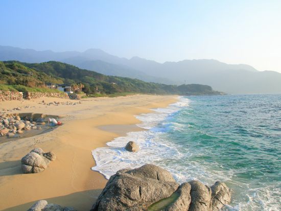 屋久島周遊 1日観光バスツアー 「やくざる号」でレンタカーよりお得にぐるり島巡り とびうお料理の昼食付き 1名参加可能 by  屋久島ツアーオペレーションズ