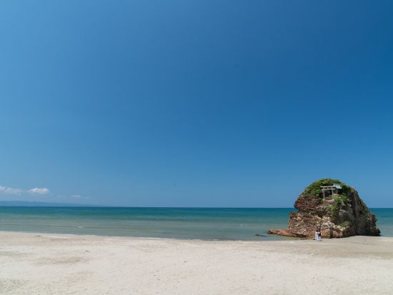 自分のペースでゆっくり巡れる！出雲國に古来から伝わる風習「潮汲み」体験セット　「出雲のかみしお」のプレゼント付き