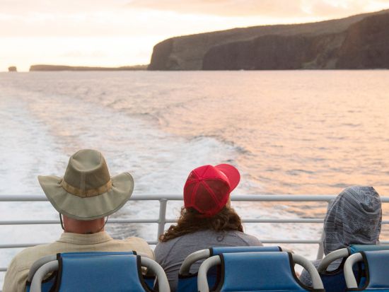 ラナイ島行きフェリーチケット　古代ハワイアンの伝説が残る島へ＜片道・往復／マアラエア港発着＞