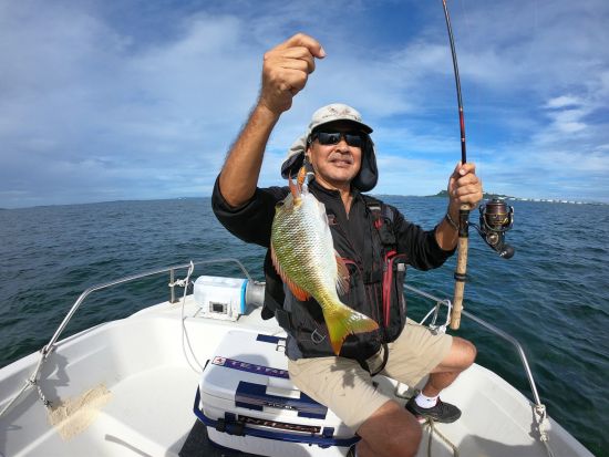 【貸切】ボートフィッシングツアー 手ぶらでOK！穴場スポット「美ら島海道」エリアで気軽に海釣り体験 最大4名様までOK◎＜うるま市＞