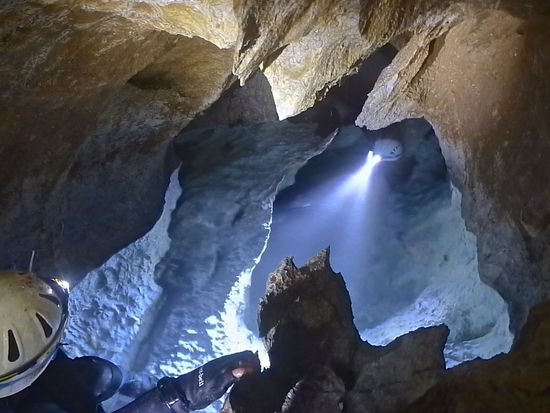 神秘的な洞窟探検 地下水に潜って体をねじって全身でのケイブスイミング こだわりの冒険へでかけよう 3 12月 小学3年生以上参加可 奈良県吉野郡 By 自然派企画 奈良の観光 遊び 体験 レジャー専門予約サイト Veltra ベルトラ 神秘的な洞窟探検 地下水に潜って体をねじって全身でのケイブスイミング こだわりの冒険へでかけよう 3 12月 小学3年生以上参加可 奈良県吉野郡 By 自然派企画 奈良の観光 遊び 体験 レジャー専門予約サイト Veltra ベルトラ