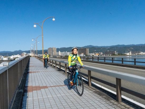 ガイドがご案内！しまなみ海道サイクリングツアー 電動アシスト付きE-BIKEで周遊＜昼食＆軽食付き／10月～4月／広島空港・JR新尾道駅・JR尾道駅発＞