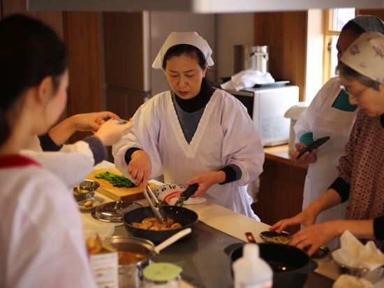 十日町ごちそう作り体験　地元のお母さんたちと作る郷土料理＆季節の野菜収穫　レシピお持ち帰りOK＜午前／十日町＞