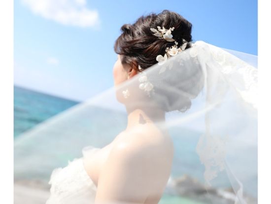 ウェディングフォト　宮古ブルーを目の前に撮影！サクッと撮影できる衣装レンタルプランあり＜50カット／ロケーション追加オプションあり／宮古島＞