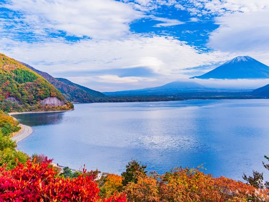 Japan_Yamanashi_Lake Motosu_pixta_73265228_M