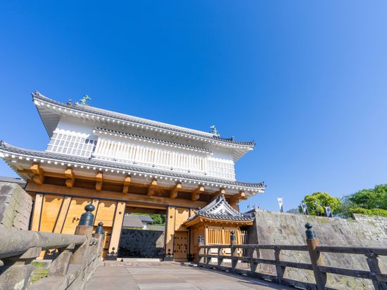 pixta_76874702_M御楼門