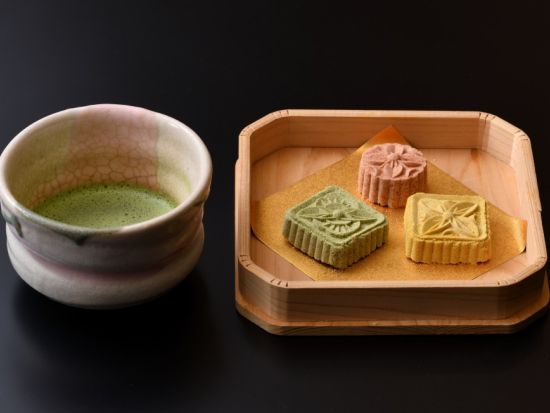 お干菓子 和三盆づくり体験　上品な甘さをお抹茶と一緒に味わって。＜2名～／阪急西京極駅よりお迎え可＞ by 八つ橋庵とししゅうやかた