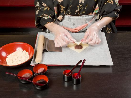 生八つ橋+京グルメづくり体験 衣笠丼+にしんそば、さらにお抹茶と八つ橋をどうぞ＜2名～／阪急西京極駅からお迎え可／右京区＞by 八つ橋庵とししゅうやかた