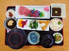 食事(刺身定食)