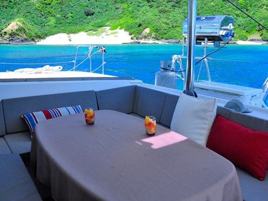 サンセットクルーザーチャーター　国内最大級カタマランヨットSky&Sea号でプライベートクルーズ へ！＜2.5時間／1～12名／糸満市発＞