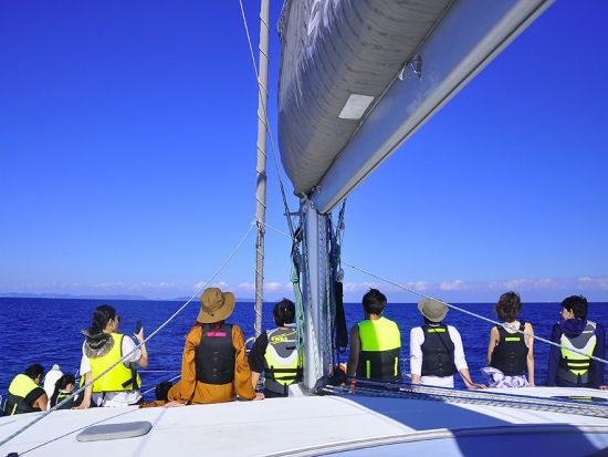 クルーザーチャーター　国内最大級カタマランヨットSky&Sea号でプライベートデイクルーズへ！＜5～7時間／1～12名／糸満市発＞