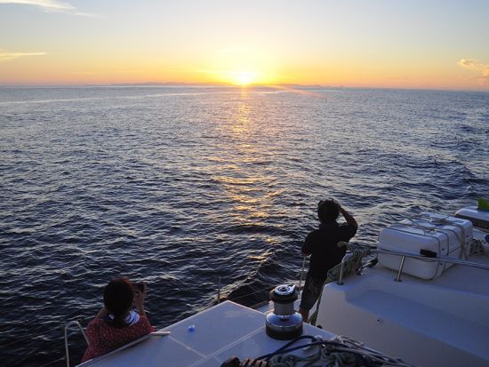 サンセットクルーザーチャーター　国内最大級カタマランヨットSky&Sea号でプライベートクルーズ へ！＜2.5時間／1～12名／糸満市発＞