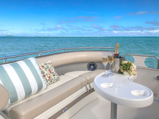 サンドバー　キャプテンブルース　天国の海®︎ シュノーケリング貸切クルーズ　豪華なラウンジボートやスピードボートでプライベート時間を満喫＜6名まで／英語クルー＞