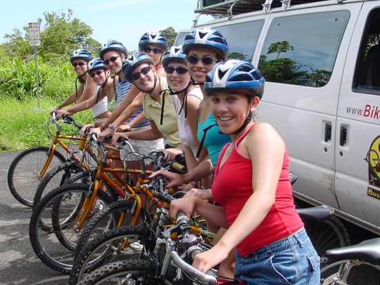オアフ島 マウンテンバイクツアー　絶景ポイントを眺めながらタンタラスの丘を自転車で下る約8kmのコース　初心者～中級者向け＜英語ガイド＞