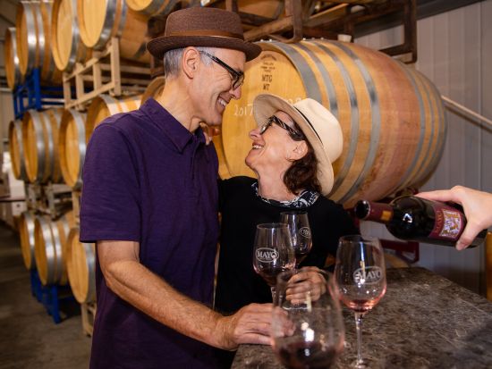 ナパ＆ソノマバレー観光ツアー　ワイナリー訪問（3軒）＆ミュアウッズ国定公園ハイキング ＜試飲付き／日本語オーディオガイド＞