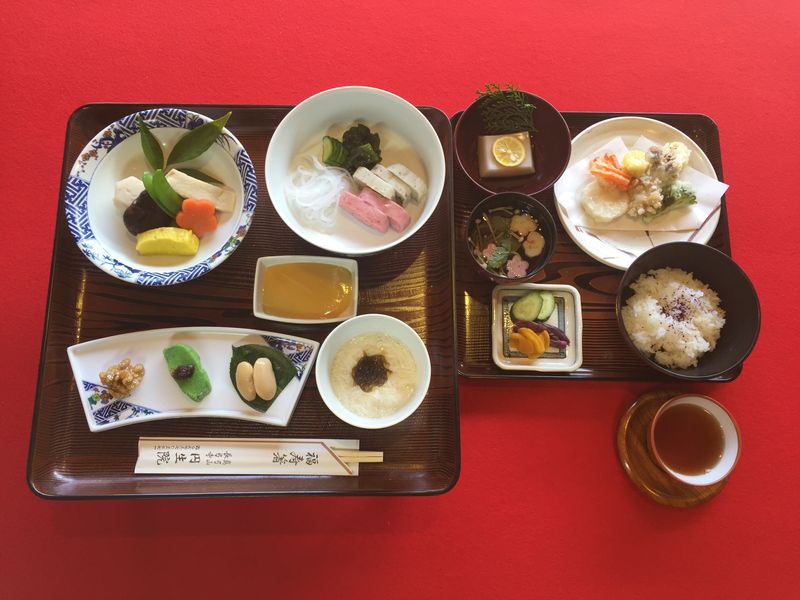 古都の夏限定１日バスツアー 市街地を少し離れて 由緒ある3ヶ寺を巡る 長弓寺の精進料理と霊山寺 秋篠寺 9月限定 昼食付き Jr奈良駅 近鉄奈良駅発 奈良の観光 遊び 体験 レジャー専門予約サイト Veltra ベルトラ