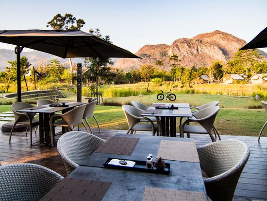 RESTAURANT OUTDOOR DINING 1