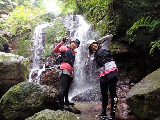 ジャングルリバートレッキング・滝つぼ遊び 石垣島で大冒険！＜1グループ貸切／市街地ホテル送迎付／石垣島＞by にじいろのさかな