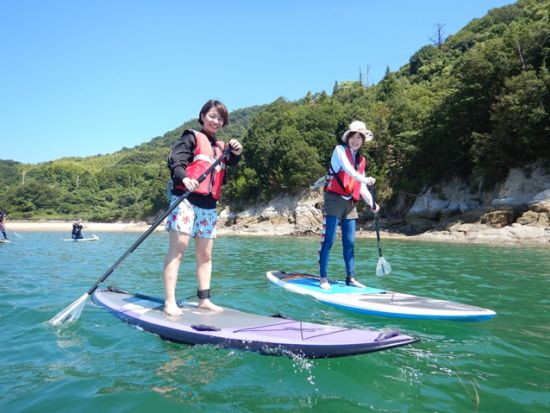 スタンドアップパドル（SUP）体験　穏やかな瀬戸内海の離島でのんびり水上散歩　レクチャー＆練習付きで初めての方でも安心！＜午前・午後／百島＞by Rakuoli
