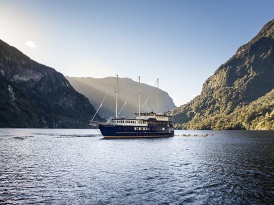 世界遺産フィヨルドランド国立公園　ダウトフルサウンド1日観光ツアー＜英語ガイド／クイーンズタウン発＞