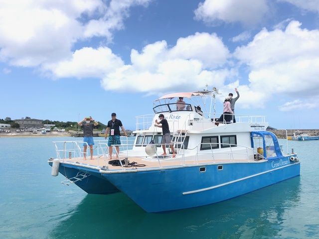 大型クルーザー貸切ツアー オーナー設計の快適カタマラン 大型クルーザー貸切ツアー オーナー設計の快適カタマラン
