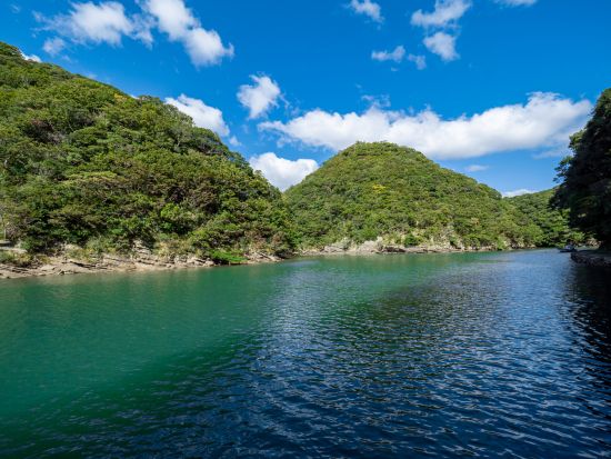 ゆったり気分が味わえる！大人の半日シーカヤックツアー 対馬の歴史、自然、文化を織り交ぜながら、太古と変わらない風景を感じる海上散歩 by 対馬エコツアー