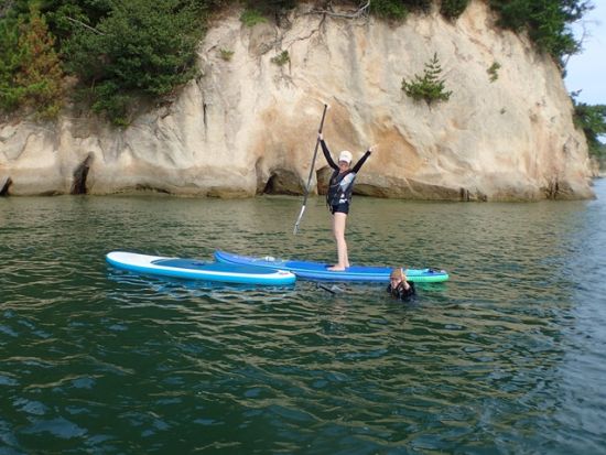 SUP (スタンドアップパドル) 体験　小さな洞窟など冒険心をくすぐる生名島を周遊　講習＆練習付きで初めての方でも安心＜午前・午後／生名島＞by Rakuoli