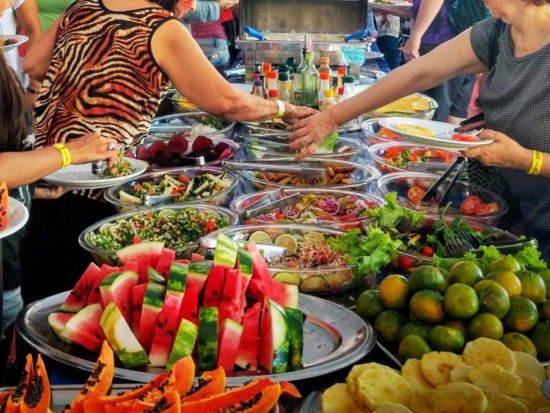 2つの川の合流地点を望む！アマゾン川クルーズ観光ツアー＜貸切／1日／昼食／英語ガイド／マナウス発＞