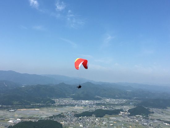 京都パラグライダー体験 高度470mタンデムコース 体験中の様子を撮影！京の空を空中散策＜送迎付／子供25㎏以上参加可／亀岡市＞