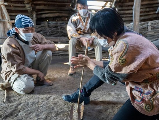 梅之木遺跡で縄文生活を体験する本格アクティビティ！当時を再現した竪穴住居で過ごしながら縄文文化を学ぶ 専門家による解説あり！＜20時間／1～6 名／北杜市＞ 